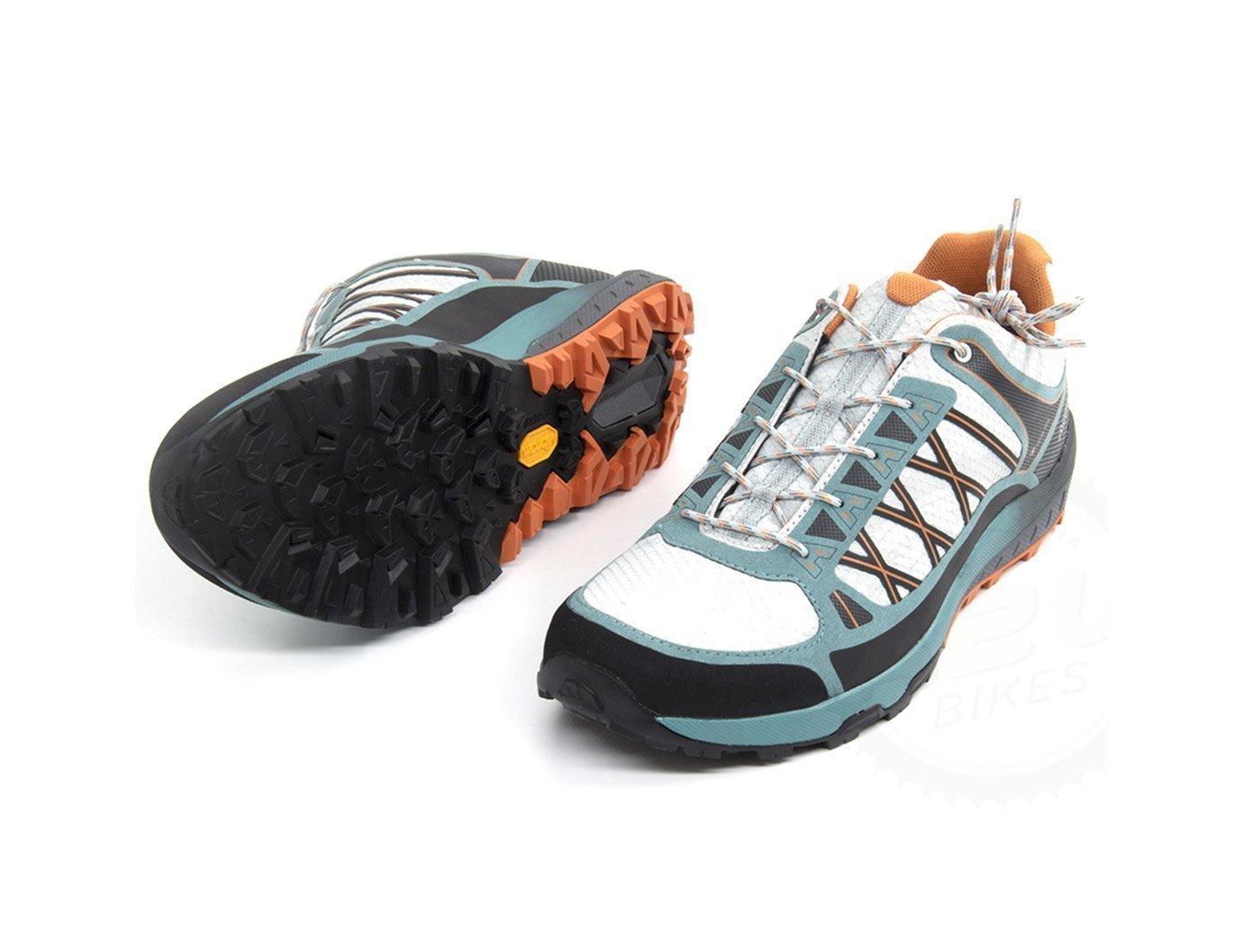 NIZKI POHODNI ČEVLJI GRID GV ML